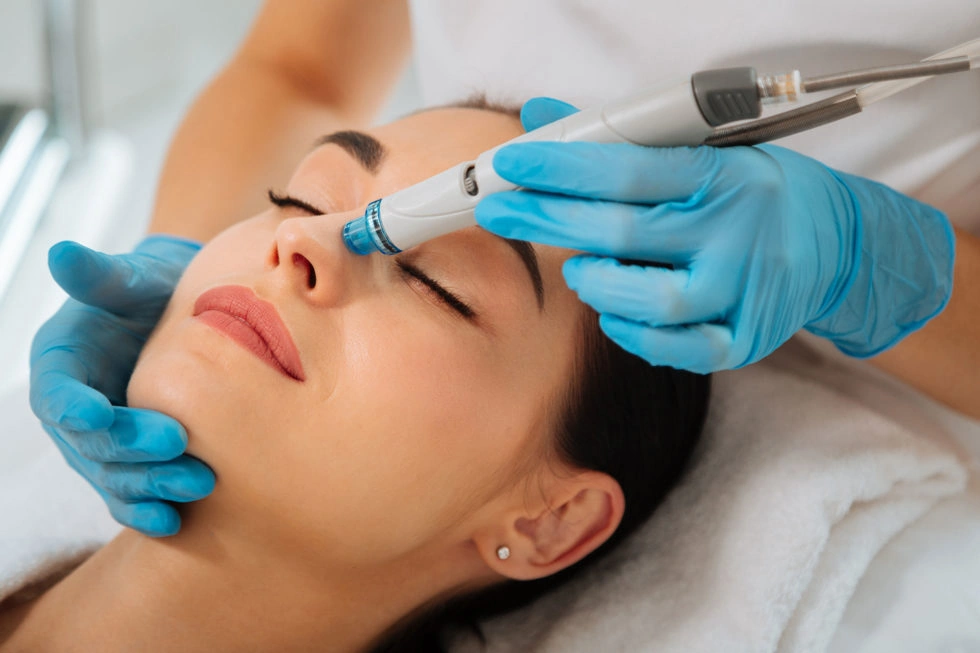 Lady getting advanced hydrafacial treatment at Divine MedSpa | Ormond Beach