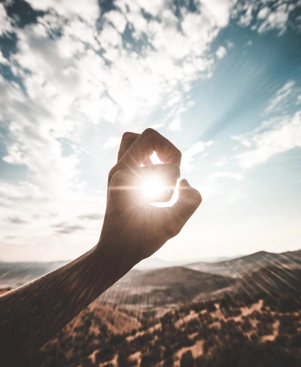 Hiding SUn rays with hand fist